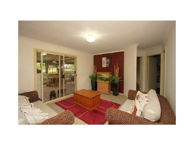 18 Sonorous Close, Regents Park QLD 4118