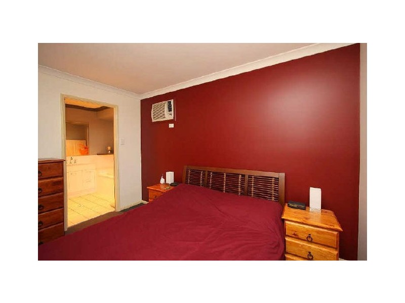 18 Sonorous Close, Regents Park QLD 4118