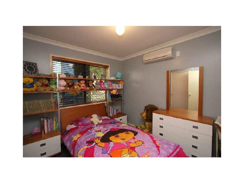 18 Sonorous Close, Regents Park QLD 4118