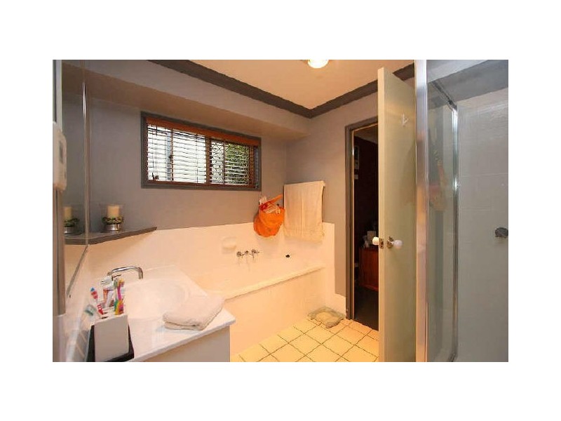 18 Sonorous Close, Regents Park QLD 4118