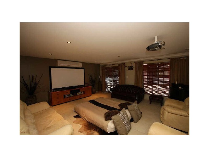 5 Cardwell Close, Munruben QLD 4125