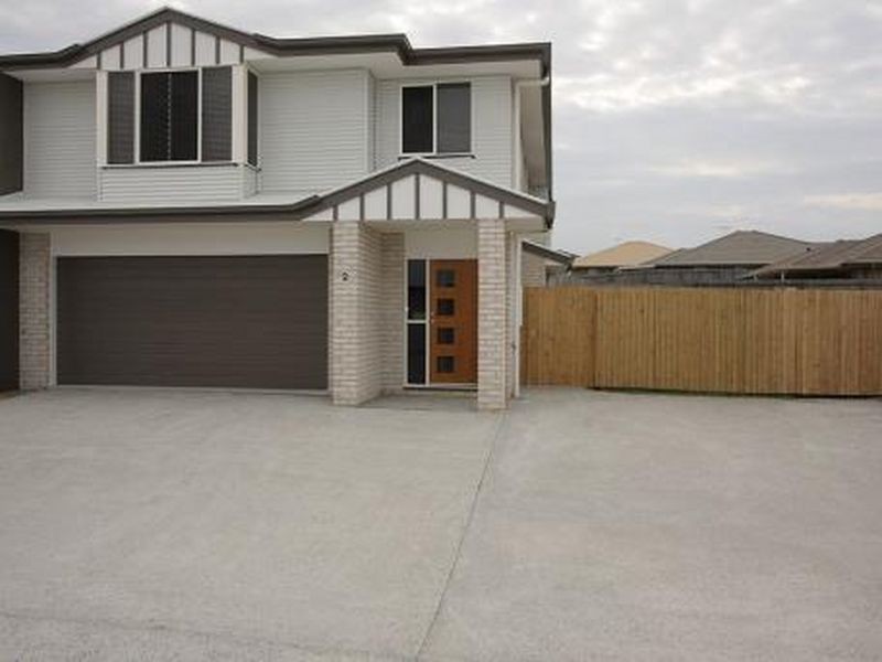 2/22 Charlton Place, Regents Park QLD 4118