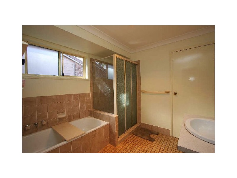 16 Gingko Crescent, Regents Park QLD 4118