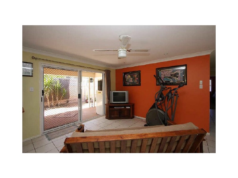 9 Carnegie Close, Parkinson QLD 4115