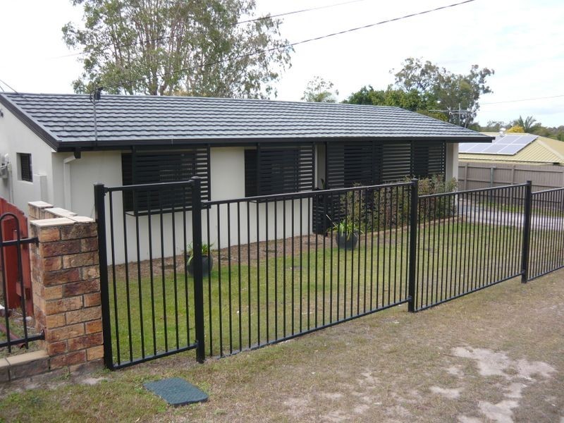16 Cresthill Avenue,, Regents Park QLD 4118