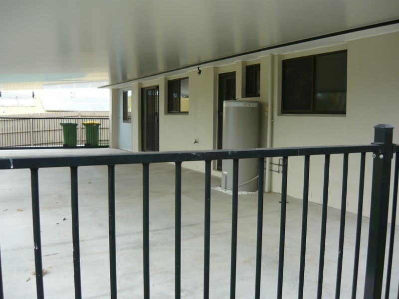 16 Cresthill Avenue,, Regents Park QLD 4118