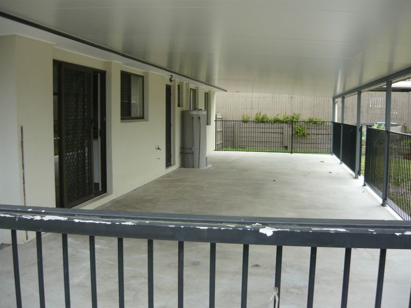 16 Cresthill Avenue,, Regents Park QLD 4118