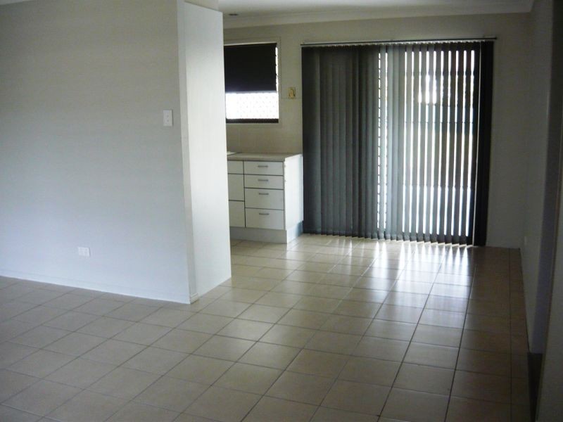 16 Cresthill Avenue,, Regents Park QLD 4118