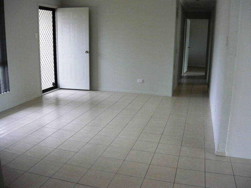 16 Cresthill Avenue,, Regents Park QLD 4118