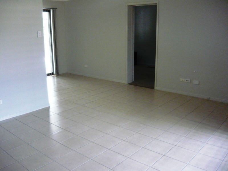 16 Cresthill Avenue,, Regents Park QLD 4118