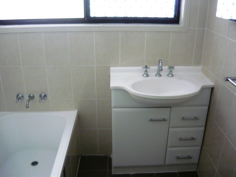 16 Cresthill Avenue,, Regents Park QLD 4118