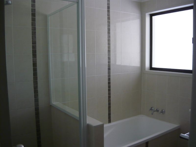 16 Cresthill Avenue,, Regents Park QLD 4118