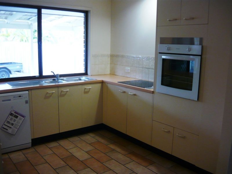 9 Acorus Court, Regents Park QLD 4118