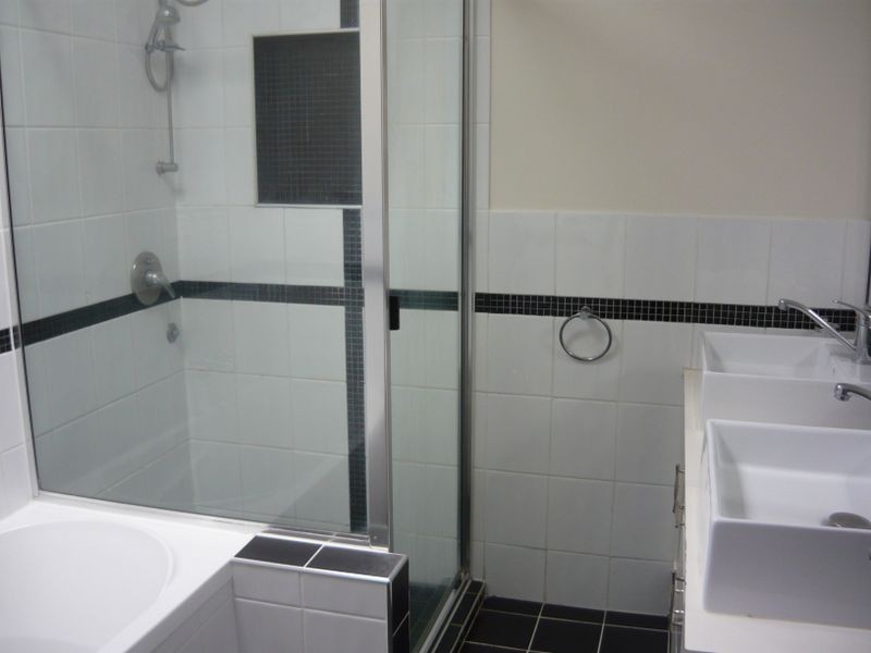 20 Cresthill Avenue, Regents Park QLD 4118