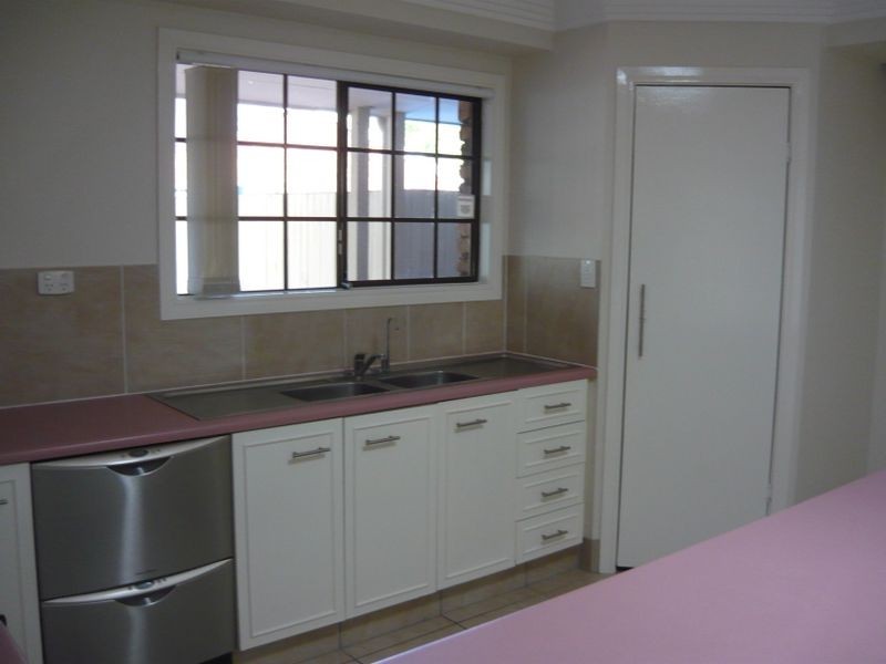 20 Cresthill Avenue, Regents Park QLD 4118