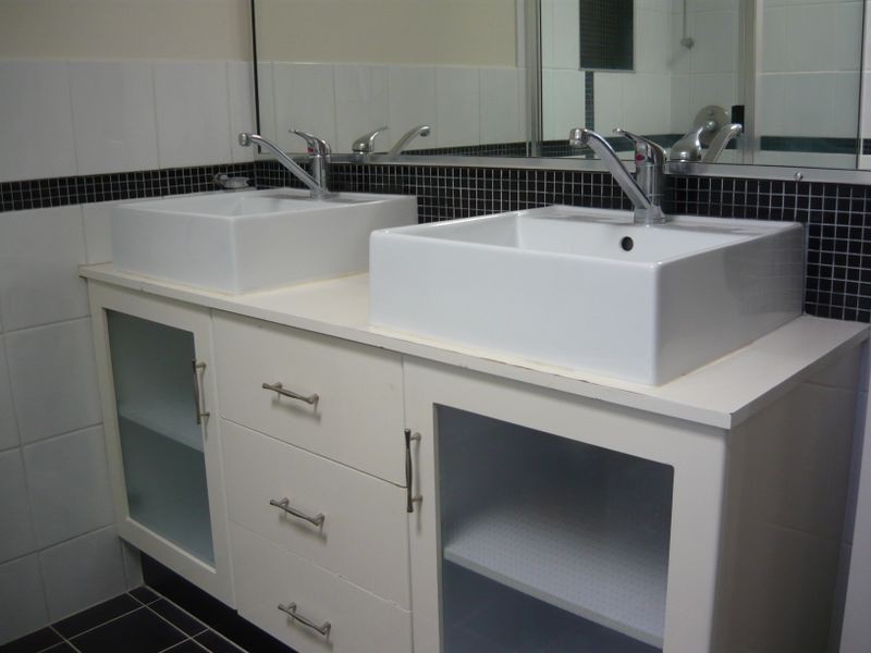 20 Cresthill Avenue, Regents Park QLD 4118