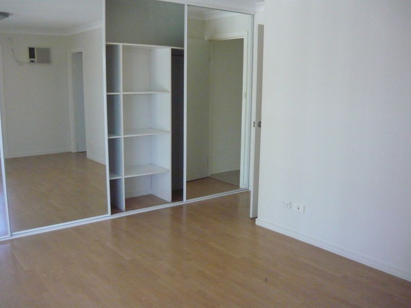 20 Cresthill Avenue, Regents Park QLD 4118