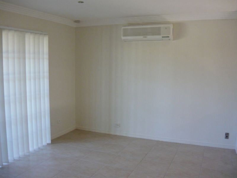 20 Cresthill Avenue, Regents Park QLD 4118