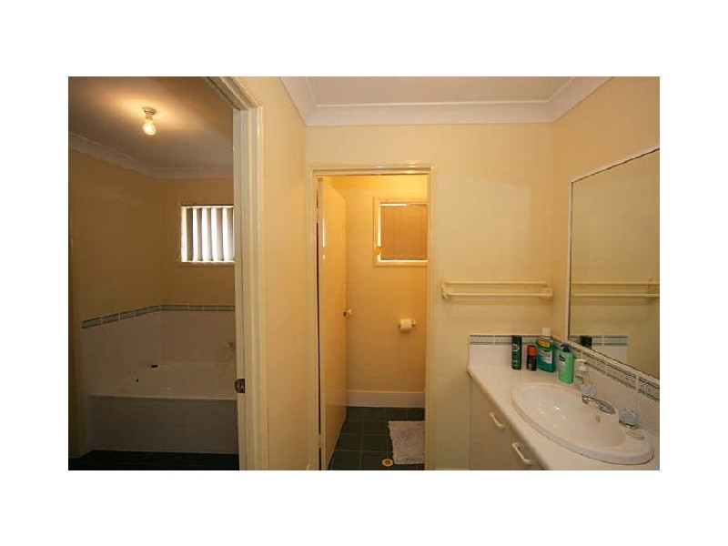 24 Highbury Drive, Crestmead QLD 4132