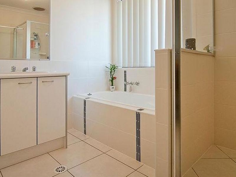 25 Delaforce Street, Regents Park QLD 4118