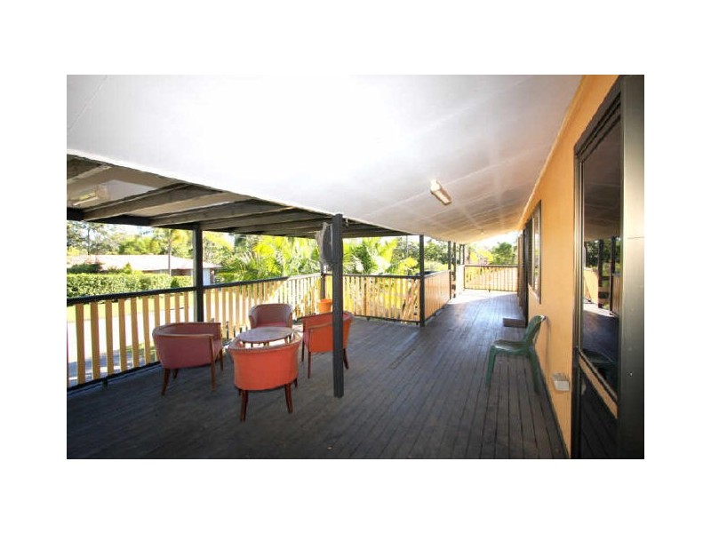 9 Pine Street, Hillcrest QLD 4118