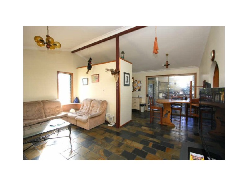 9 Pine Street, Hillcrest QLD 4118