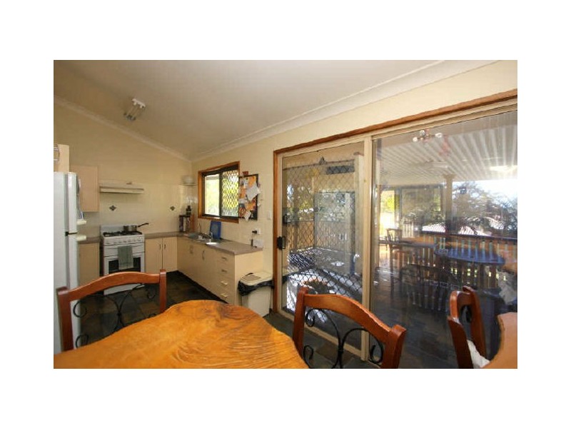 9 Pine Street, Hillcrest QLD 4118