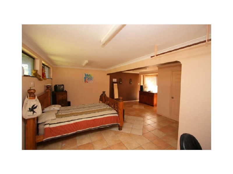 9 Pine Street, Hillcrest QLD 4118