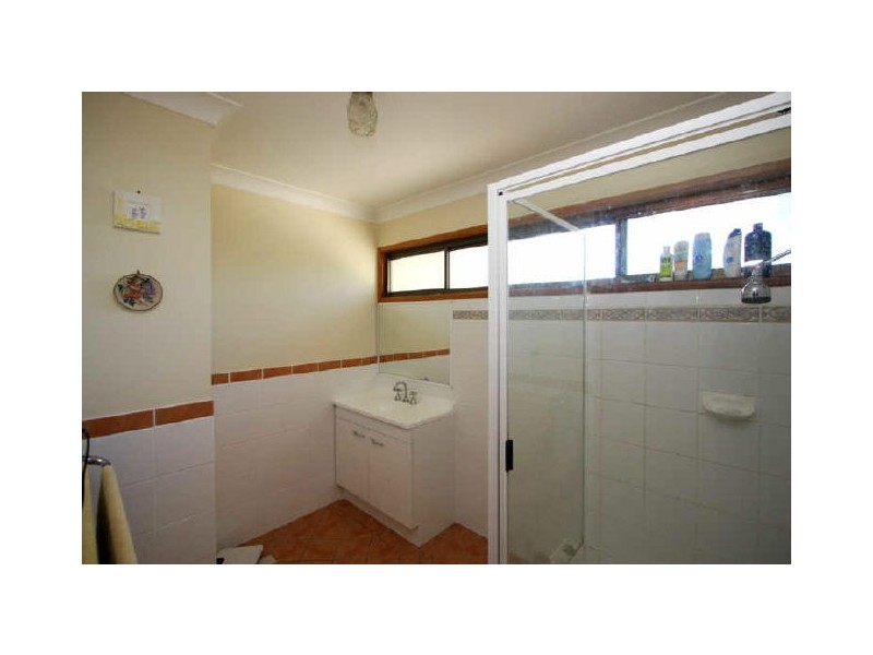 9 Pine Street, Hillcrest QLD 4118