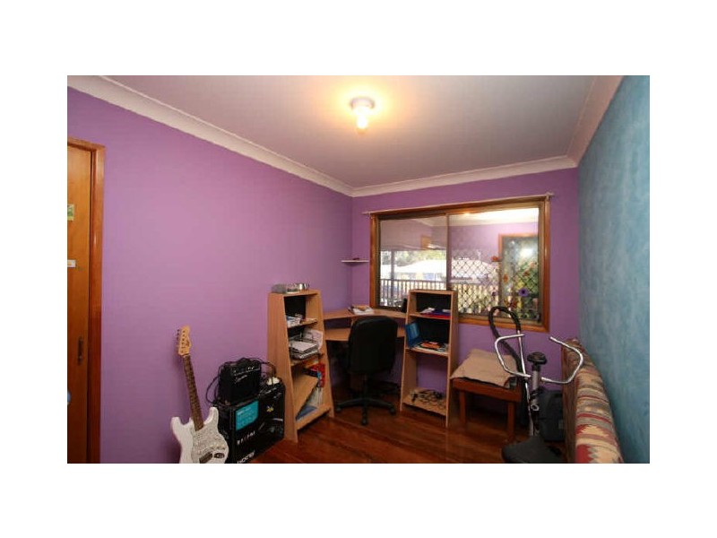 9 Pine Street, Hillcrest QLD 4118