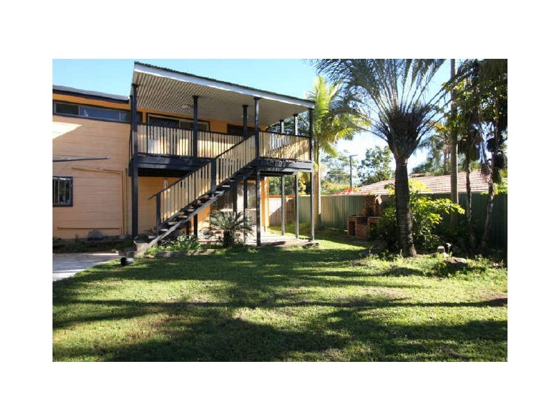 9 Pine Street, Hillcrest QLD 4118