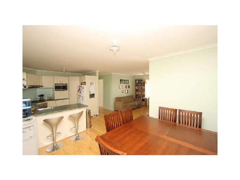 27 Bushland Drive, Regents Park QLD 4118