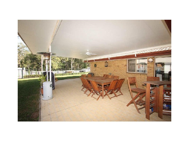 27 Bushland Drive, Regents Park QLD 4118