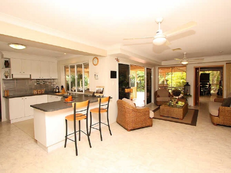 77 Gordonia Drive, Regents Park QLD 4118