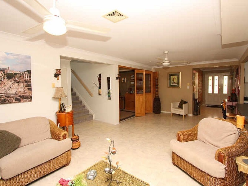 77 Gordonia Drive, Regents Park QLD 4118