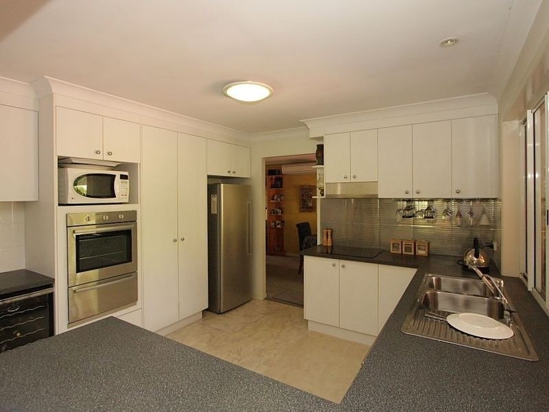 77 Gordonia Drive, Regents Park QLD 4118