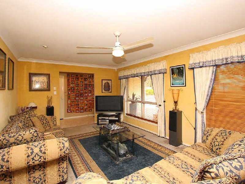 77 Gordonia Drive, Regents Park QLD 4118