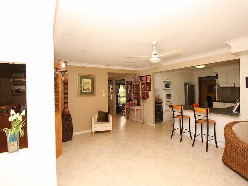 77 Gordonia Drive, Regents Park QLD 4118