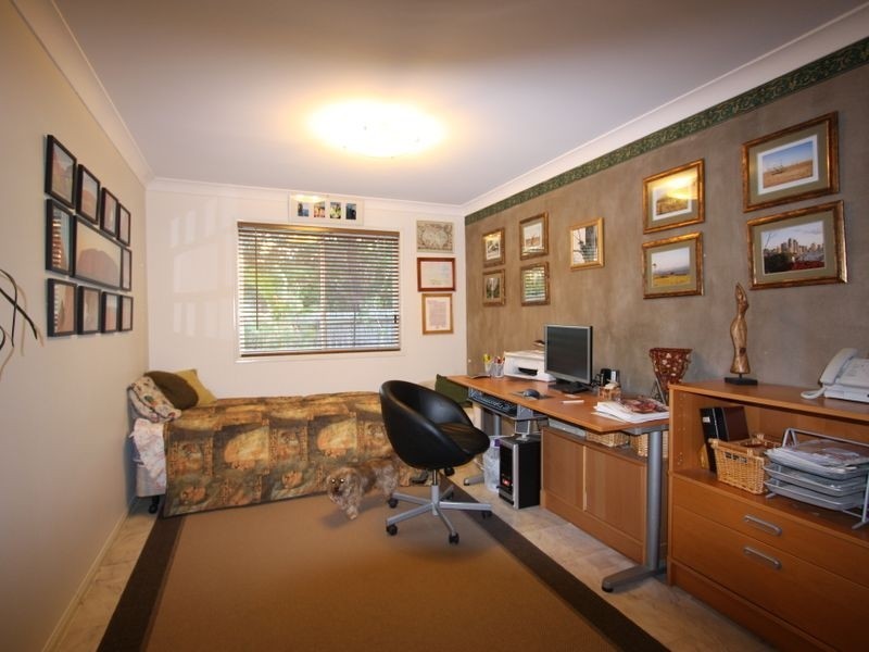 77 Gordonia Drive, Regents Park QLD 4118