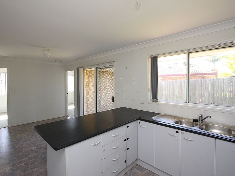 4 Sandheath Court, Regents Park QLD 4118