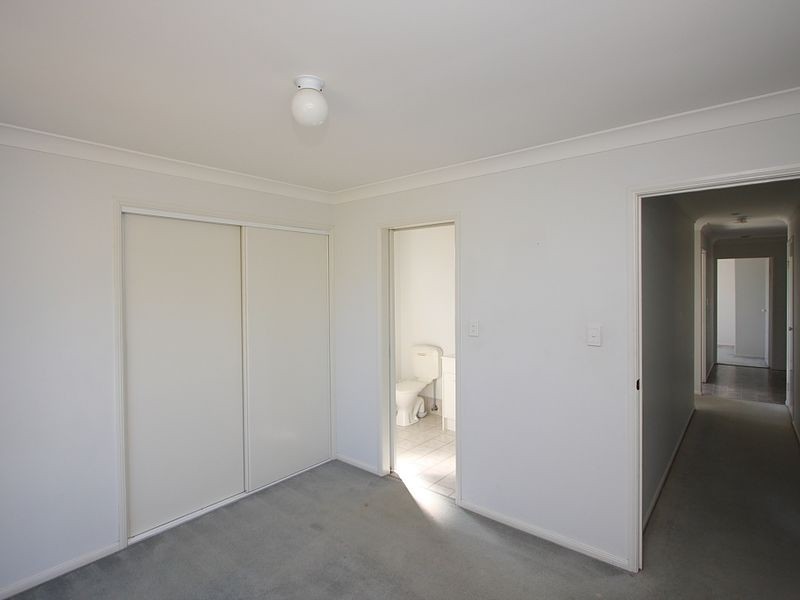4 Sandheath Court, Regents Park QLD 4118