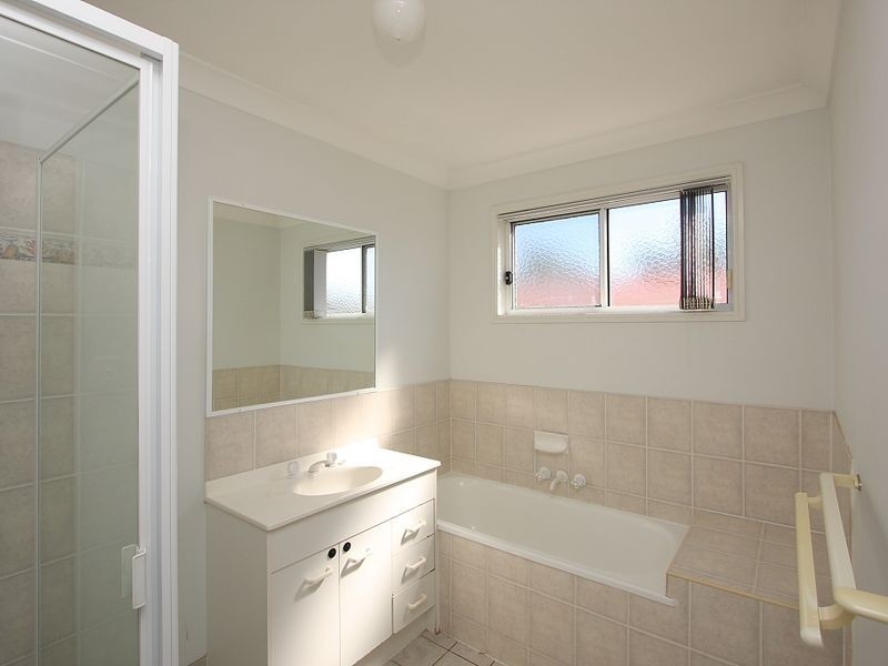 4 Sandheath Court, Regents Park QLD 4118