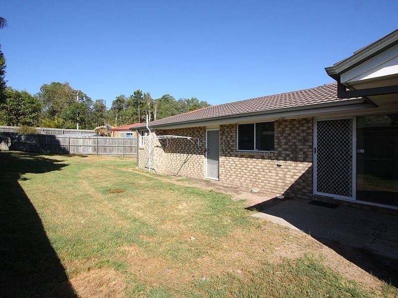 4 Sandheath Court, Regents Park QLD 4118