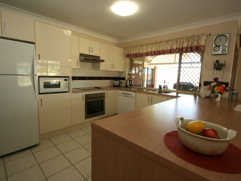 4 Iberis Court, Regents Park QLD 4118