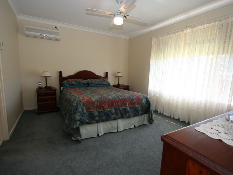 4 Iberis Court, Regents Park QLD 4118