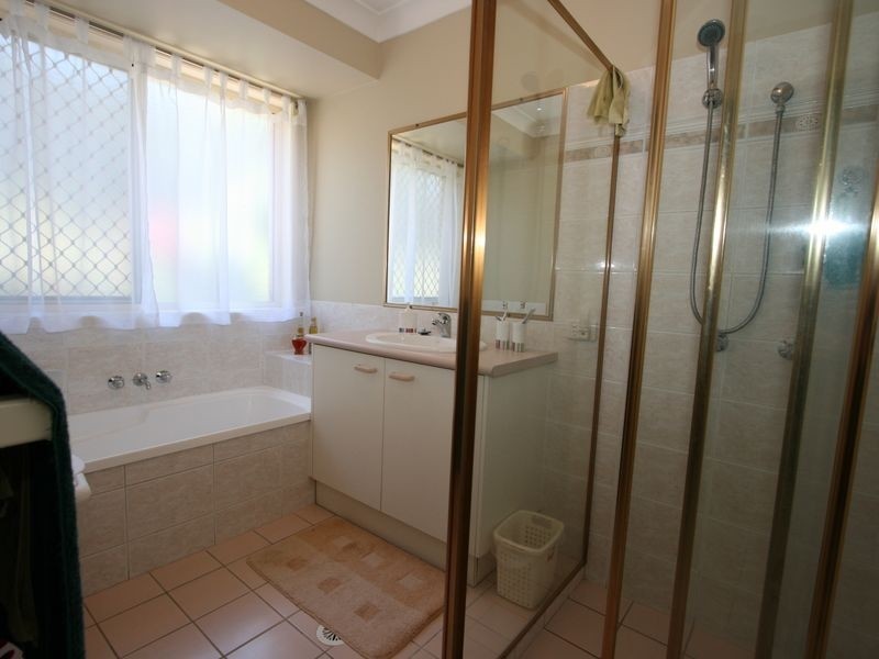 4 Iberis Court, Regents Park QLD 4118