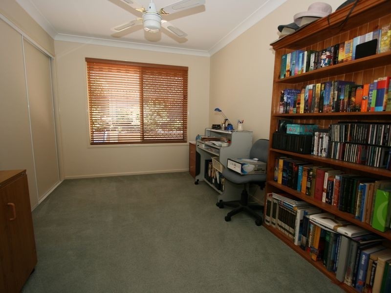 4 Iberis Court, Regents Park QLD 4118