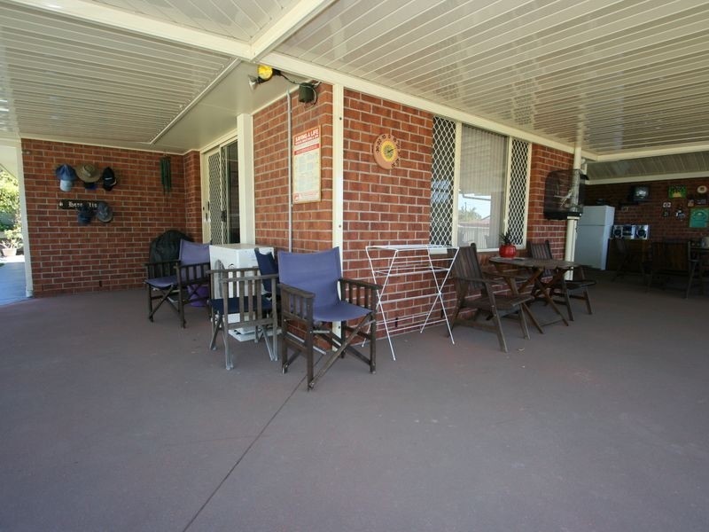 4 Iberis Court, Regents Park QLD 4118
