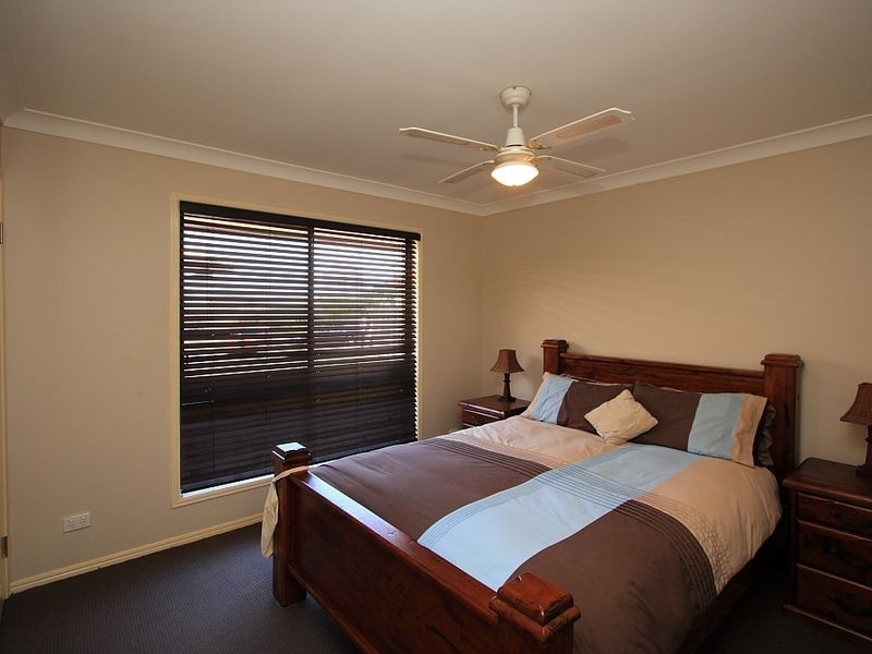 4 Hillview Drive, Hillcrest QLD 4118