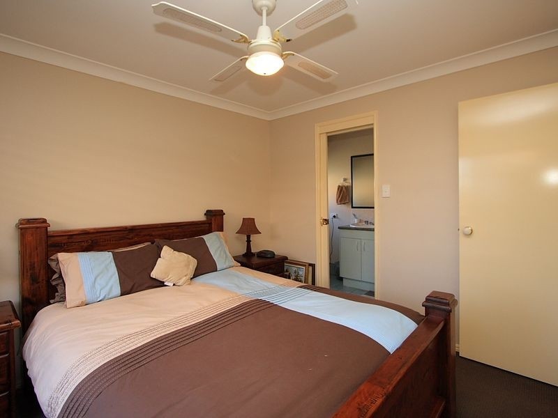 4 Hillview Drive, Hillcrest QLD 4118